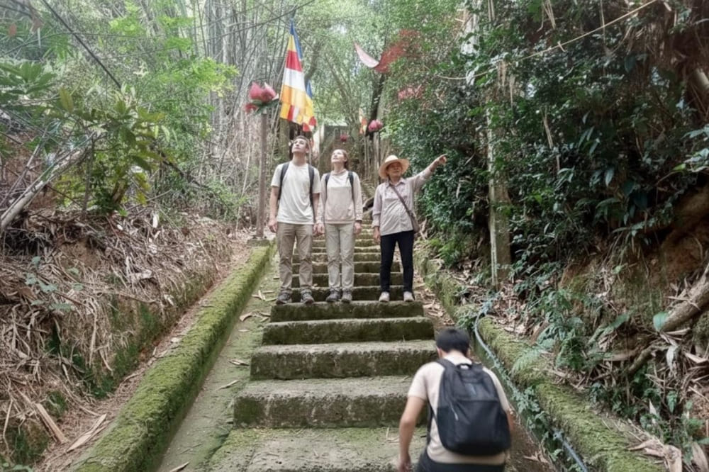 Con đường t&acirc;m linh: 239 bậc đ&aacute; ong xứ Đo&agrave;i